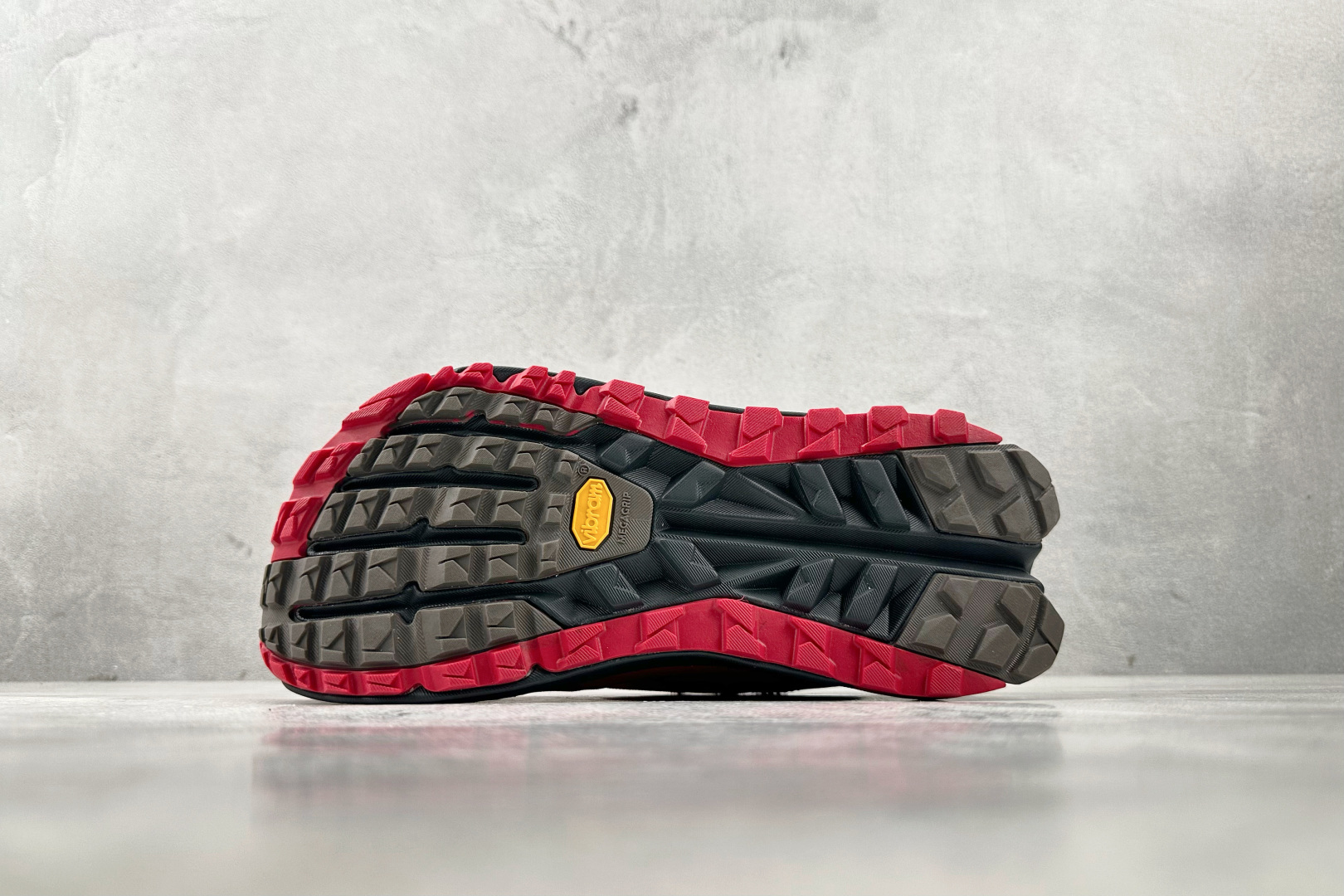 220 Altra OLYMPUS 6 红黑 AL0A85NJ-660-Chinese UA Cheap High Quatity Brand Clothes Bags handbags Sneakers wholesale wholesaler seller from China Factory suppliers Fashion Clothing Shoes best Quality Beautiful Price 220 Altra OLYMPUS 6 红黑 AL0A85NJ-660