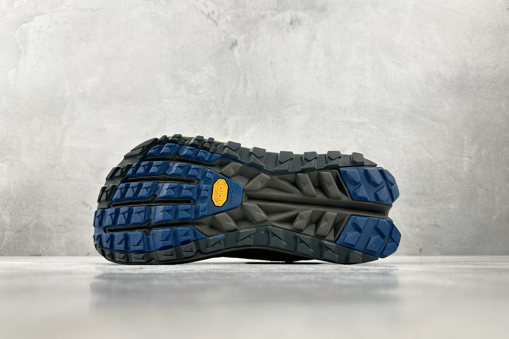 220 Altra OLYMPUS 6 米绿色 ALOA85NJ923-100-Chinese UA Cheap High Quatity Brand Clothes Bags handbags Sneakers wholesale wholesaler seller from China Factory suppliers Fashion Clothing Shoes best Quality Beautiful Price 220 Altra OLYMPUS 6 米绿色 ALOA85NJ923-100