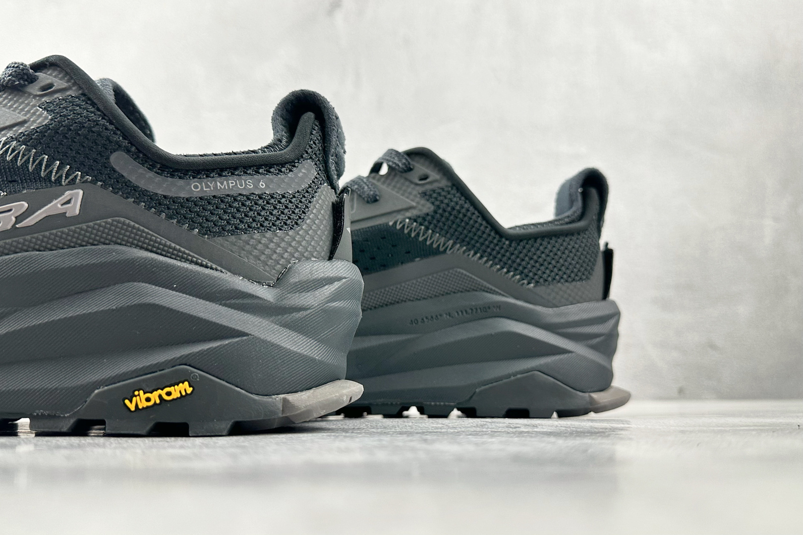 220 Altra OLYMPUS 6 黑色 ALOA85NJ001