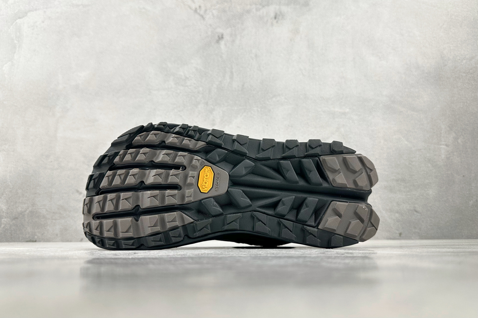 220 Altra OLYMPUS 6 黑色 ALOA85NJ001