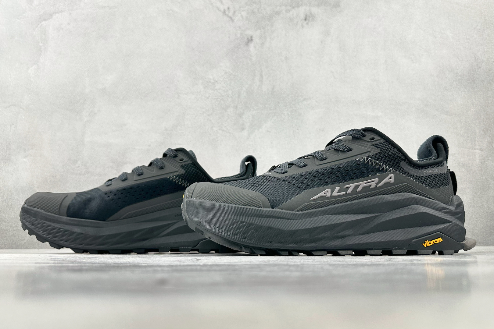 220 Altra OLYMPUS 6 黑色 ALOA85NJ001