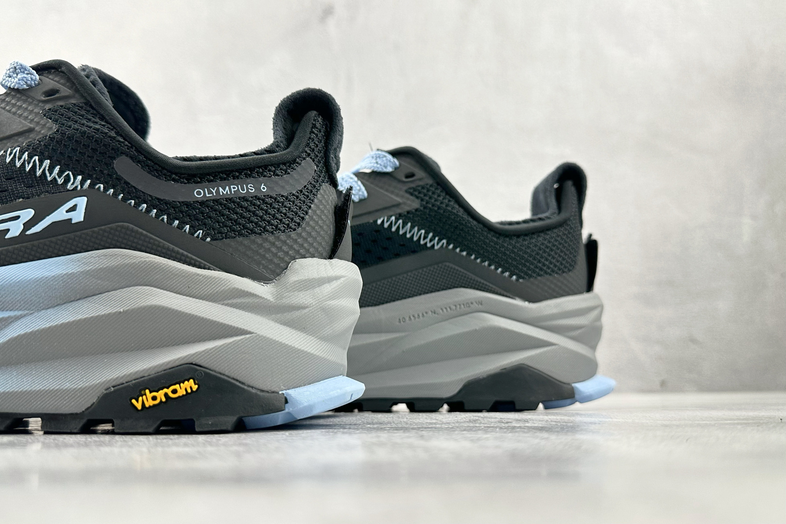 220 Altra OLYMPUS 6 黑色 AL0A85NK000-Chinese UA Cheap High Quatity Brand Clothes Bags handbags Sneakers wholesale wholesaler seller from China Factory suppliers Fashion Clothing Shoes best Quality Beautiful Price 220 Altra OLYMPUS 6 黑色 AL0A85NK000