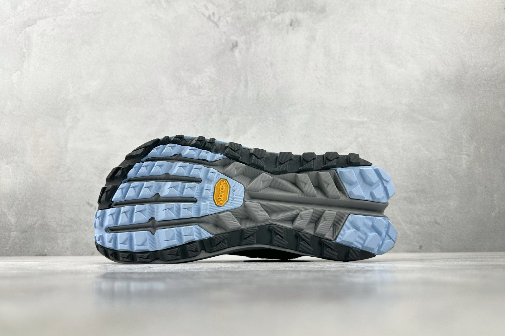 220 Altra OLYMPUS 6 黑色 AL0A85NK000-Chinese UA Cheap High Quatity Brand Clothes Bags handbags Sneakers wholesale wholesaler seller from China Factory suppliers Fashion Clothing Shoes best Quality Beautiful Price 220 Altra OLYMPUS 6 黑色 AL0A85NK000