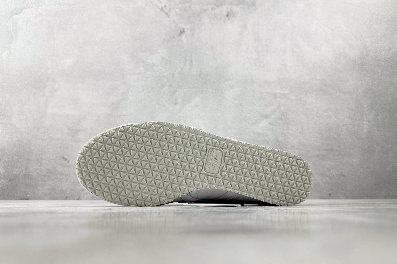 200 Onitsuka Tiger鬼塚虎 MEXICO 66 白 1183A844-100-Chinese UA Cheap High Quatity Brand Clothes Bags handbags Sneakers wholesale wholesaler seller from China Factory suppliers Fashion Clothing Shoes best Quality Beautiful Price 200 Onitsuka Tiger鬼塚虎 MEXICO 66 白 1183A844-100