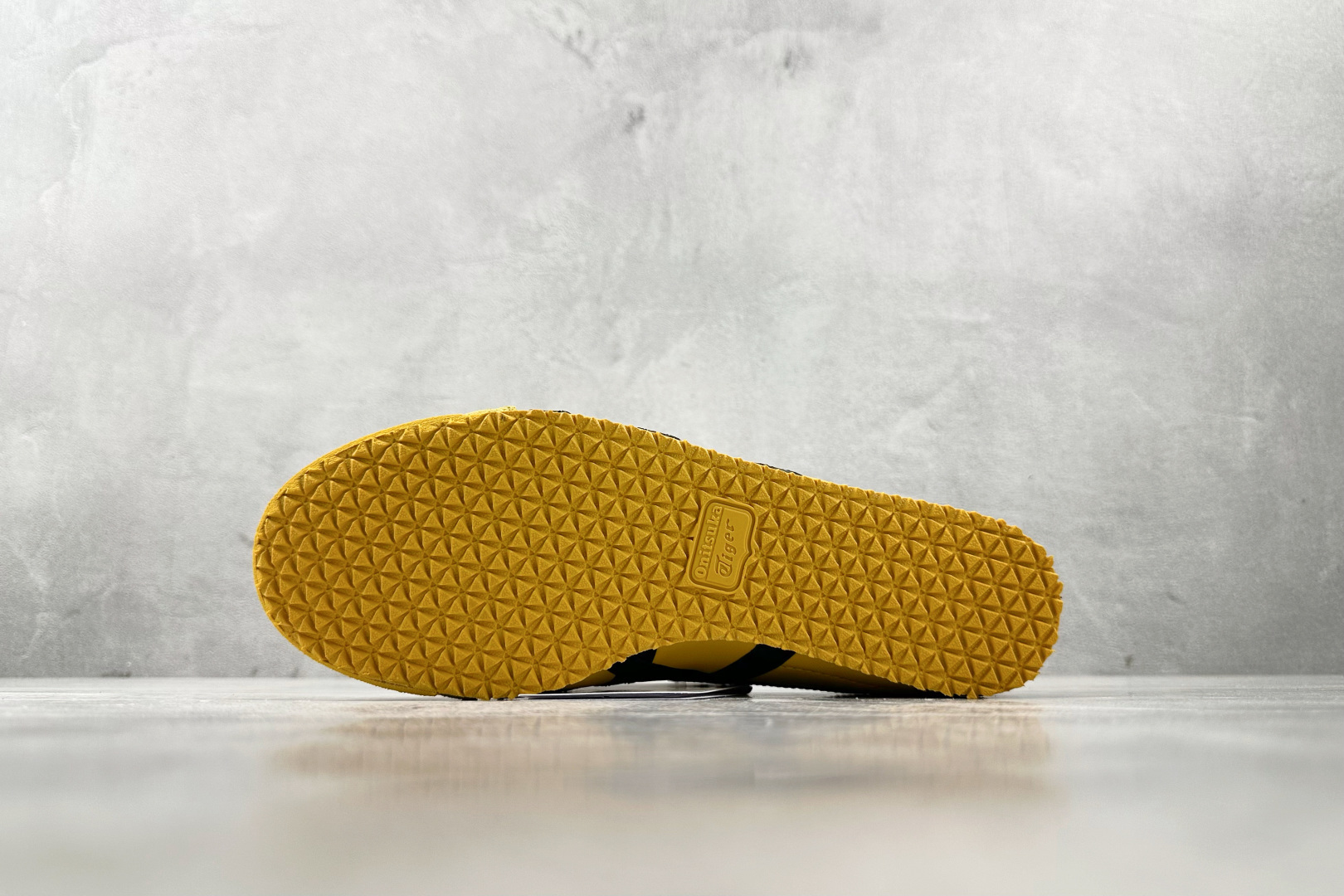 200 Onitsuka Tiger鬼塚虎 MEXICO 66 黄色 1183C102-751-Chinese UA Cheap High Quatity Brand Clothes Bags handbags Sneakers wholesale wholesaler seller from China Factory suppliers Fashion Clothing Shoes best Quality Beautiful Price 200 Onitsuka Tiger鬼塚虎 MEXICO 66 黄色 1183C102-751