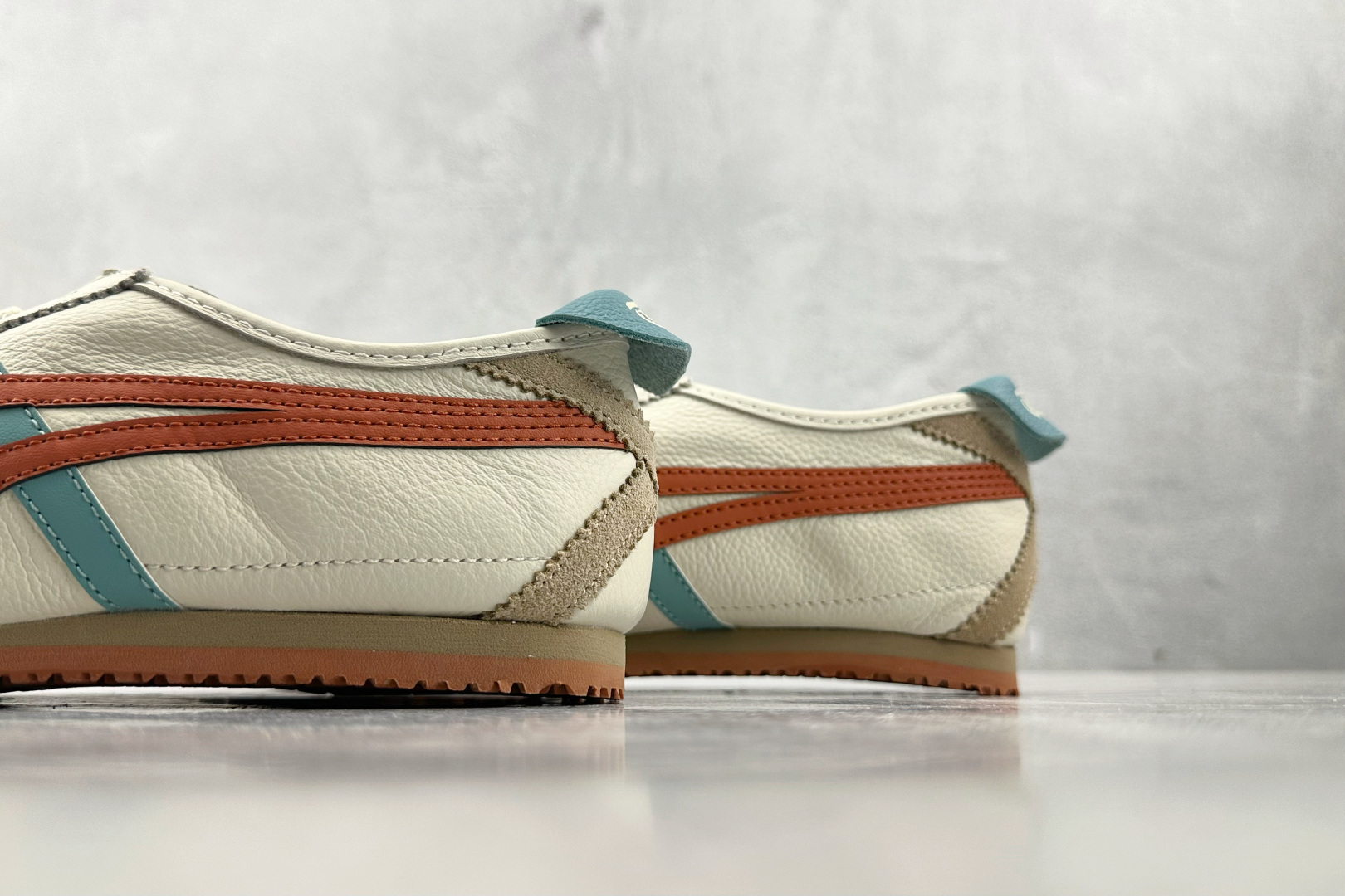 200 Onitsuka Tiger鬼塚虎 MEXICO 66 白蓝橙 1183A201-116-Chinese UA Cheap High Quatity Brand Clothes Bags handbags Sneakers wholesale wholesaler seller from China Factory suppliers Fashion Clothing Shoes best Quality Beautiful Price 200 Onitsuka Tiger鬼塚虎 MEXICO 66 白蓝橙 1183A201-116