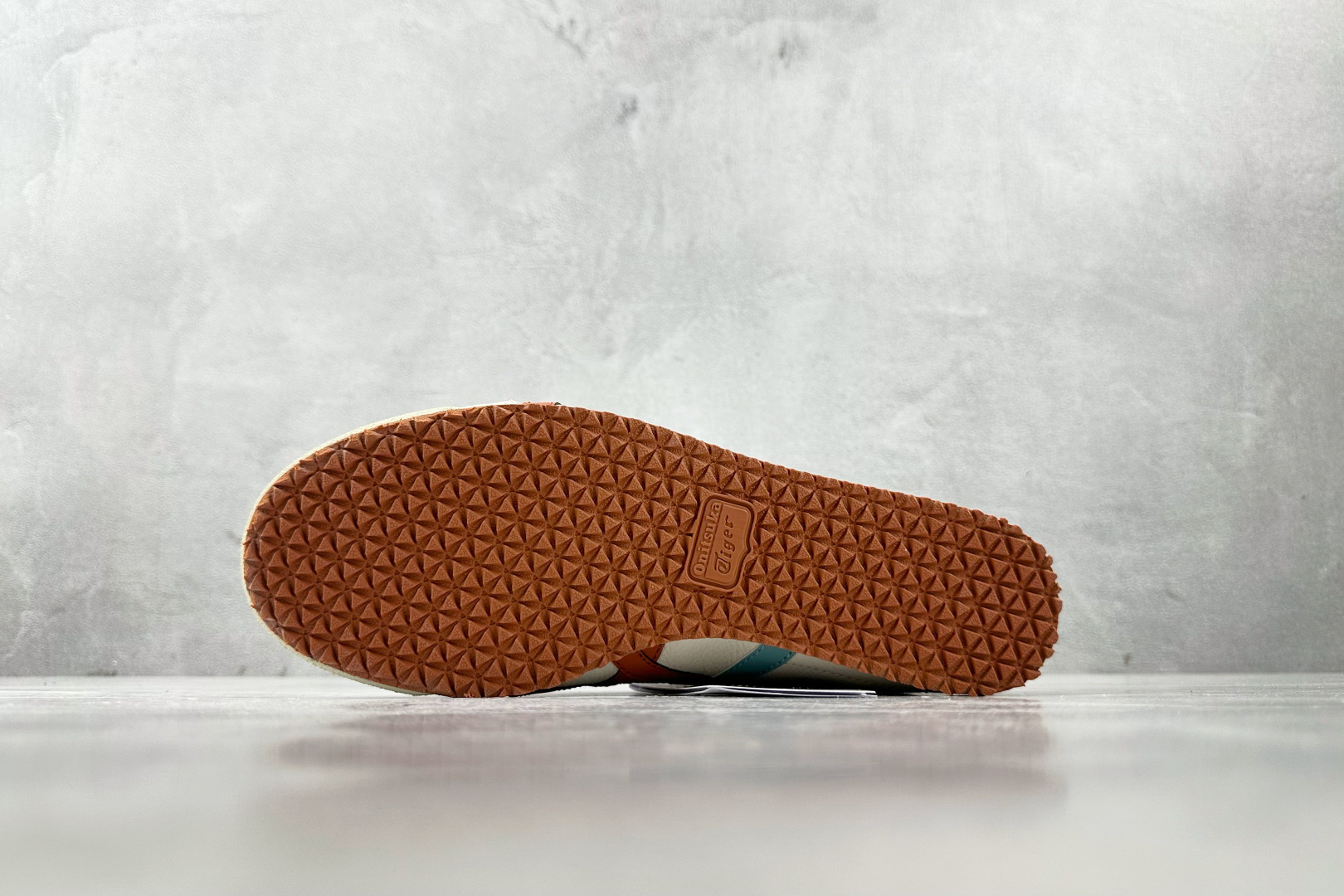 200 Onitsuka Tiger鬼塚虎 MEXICO 66 白蓝橙 1183A201-116-Chinese UA Cheap High Quatity Brand Clothes Bags handbags Sneakers wholesale wholesaler seller from China Factory suppliers Fashion Clothing Shoes best Quality Beautiful Price 200 Onitsuka Tiger鬼塚虎 MEXICO 66 白蓝橙 1183A201-116