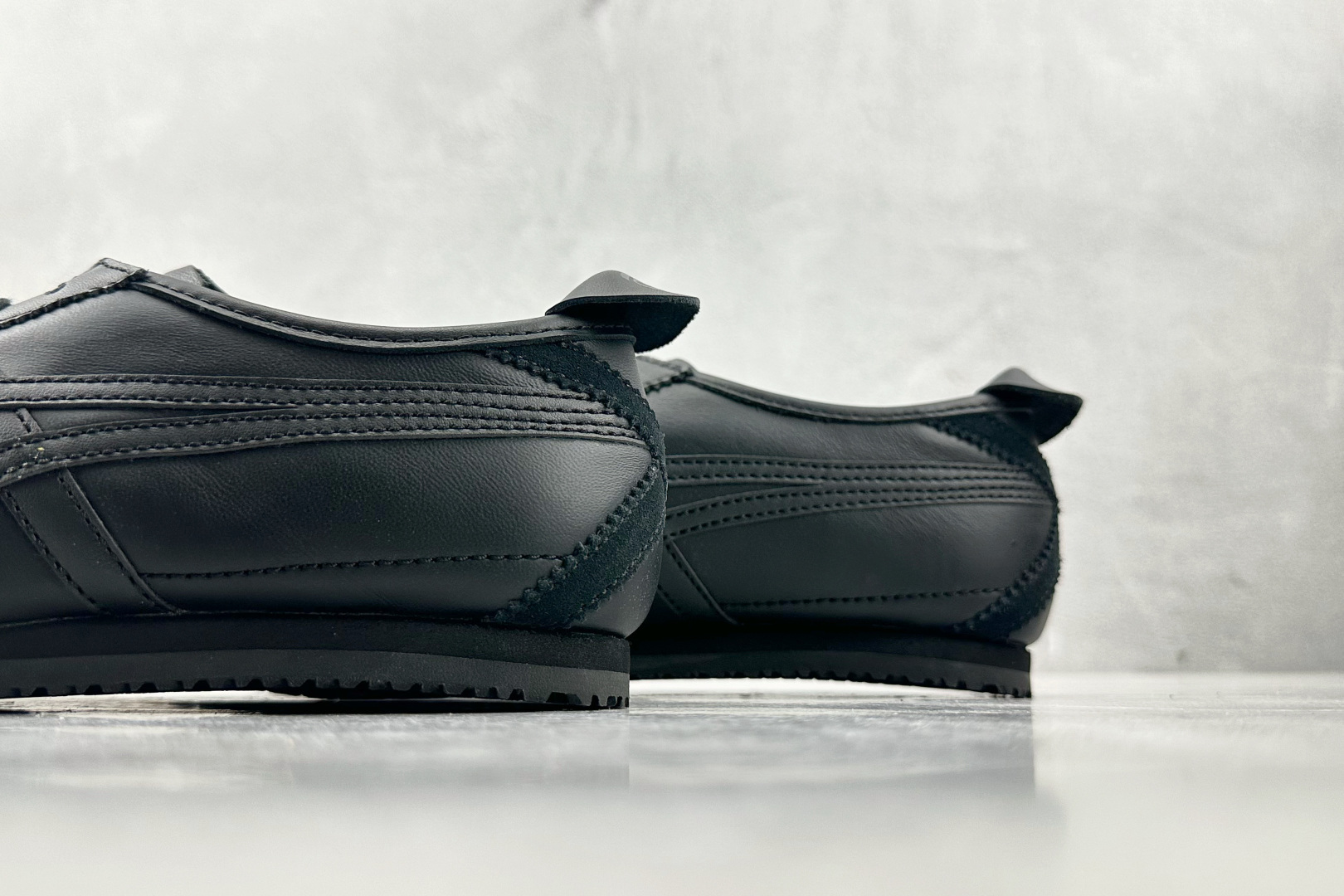 200 Onitsuka Tiger鬼塚虎 MEXICO 66 黑色 TH4J2L-9090