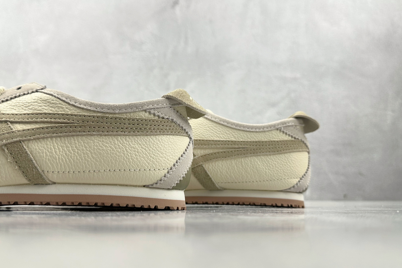 Onitsuka Tiger鬼塚虎 MEXICO 66 灰棕 1183C076-101 Onitsuka Tiger鬼塚虎 MEXICO 66 灰棕 1183C076-101