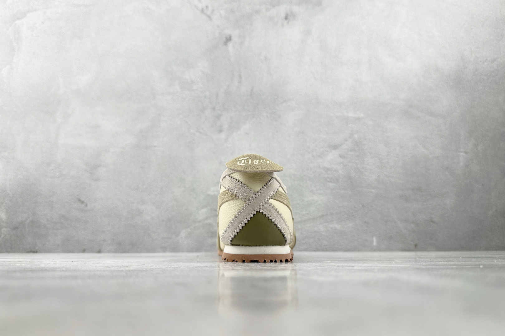 Onitsuka Tiger鬼塚虎 MEXICO 66 灰棕 1183C076-101 Onitsuka Tiger鬼塚虎 MEXICO 66 灰棕 1183C076-101