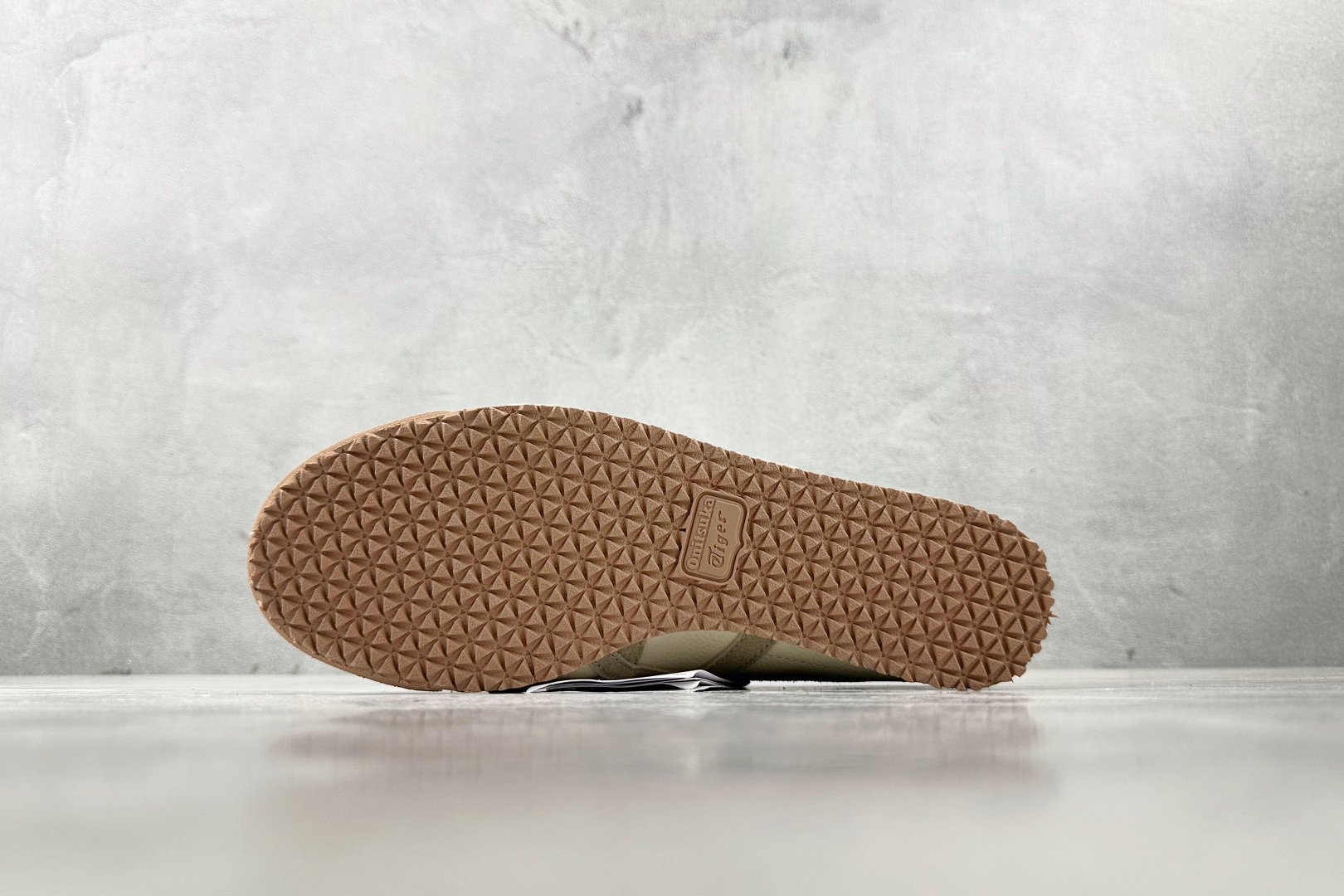 Onitsuka Tiger鬼塚虎 MEXICO 66 灰棕 1183C076-101 Onitsuka Tiger鬼塚虎 MEXICO 66 灰棕 1183C076-101