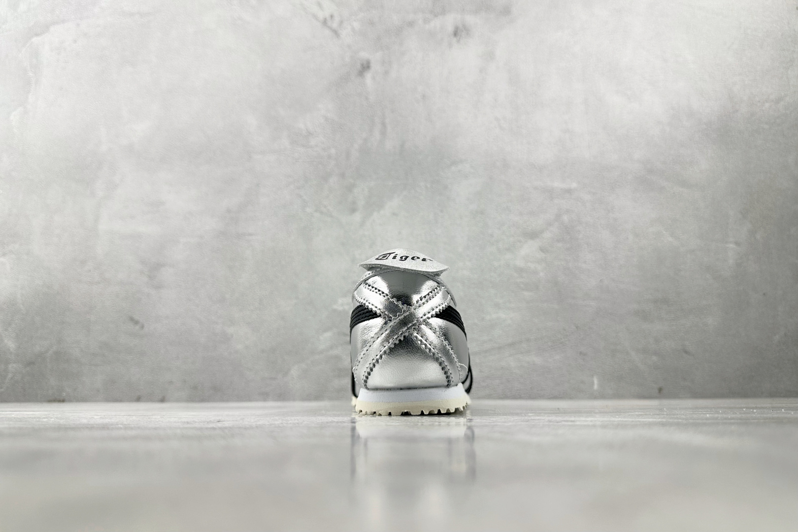 Onitsuka Tiger鬼塚虎 MEXICO 66 银黑色 1183B566-020