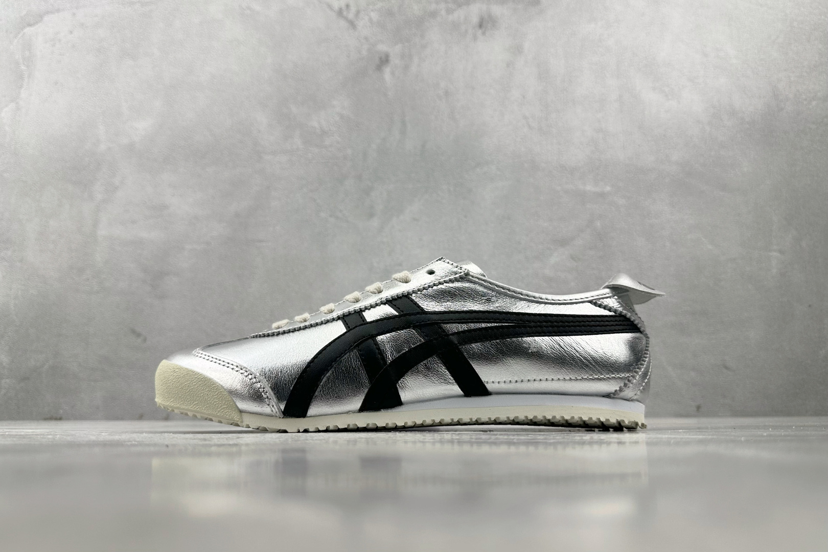 Onitsuka Tiger鬼塚虎 MEXICO 66 银黑色 1183B566-020