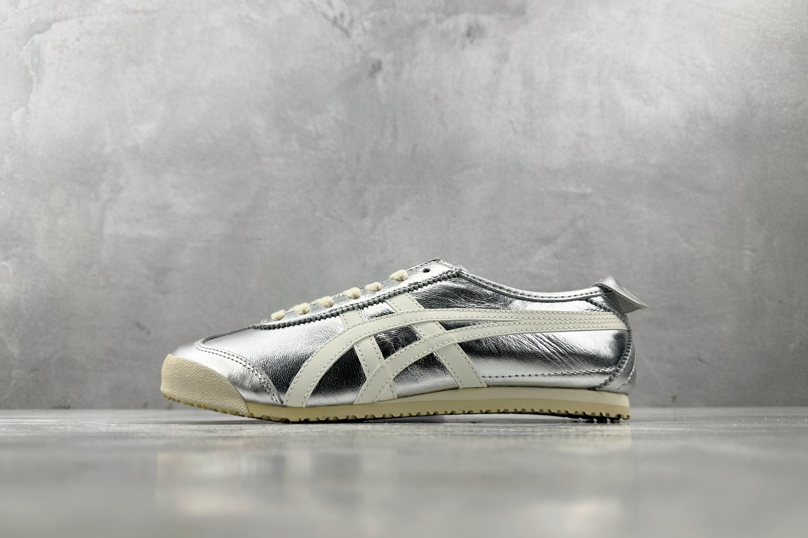 Onitsuka Tiger鬼塚虎 MEXICO 66 银色 1183B566-021