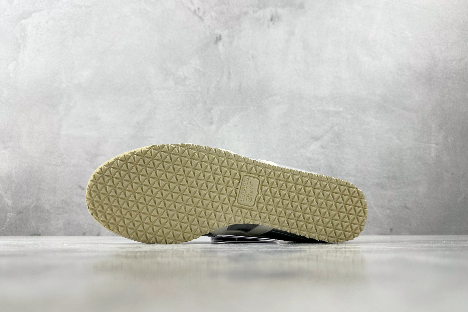 Onitsuka Tiger鬼塚虎 MEXICO 66 银色 1183B566-021