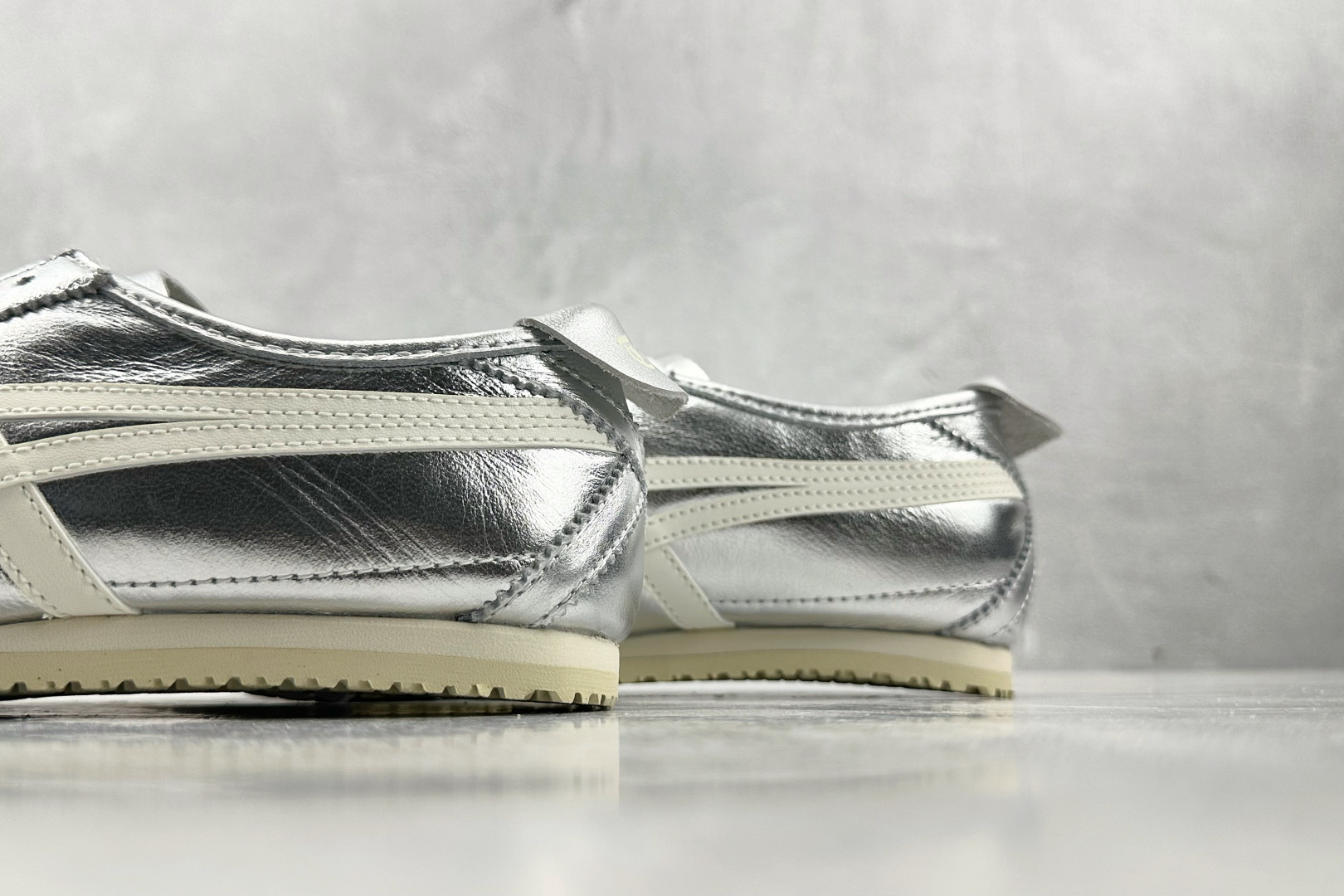 Onitsuka Tiger鬼塚虎 MEXICO 66 银色 1183B566-021