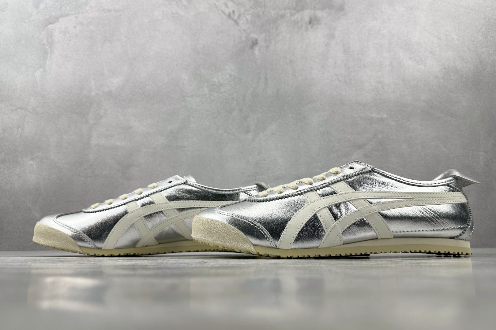 Onitsuka Tiger鬼塚虎 MEXICO 66 银色 1183B566-021