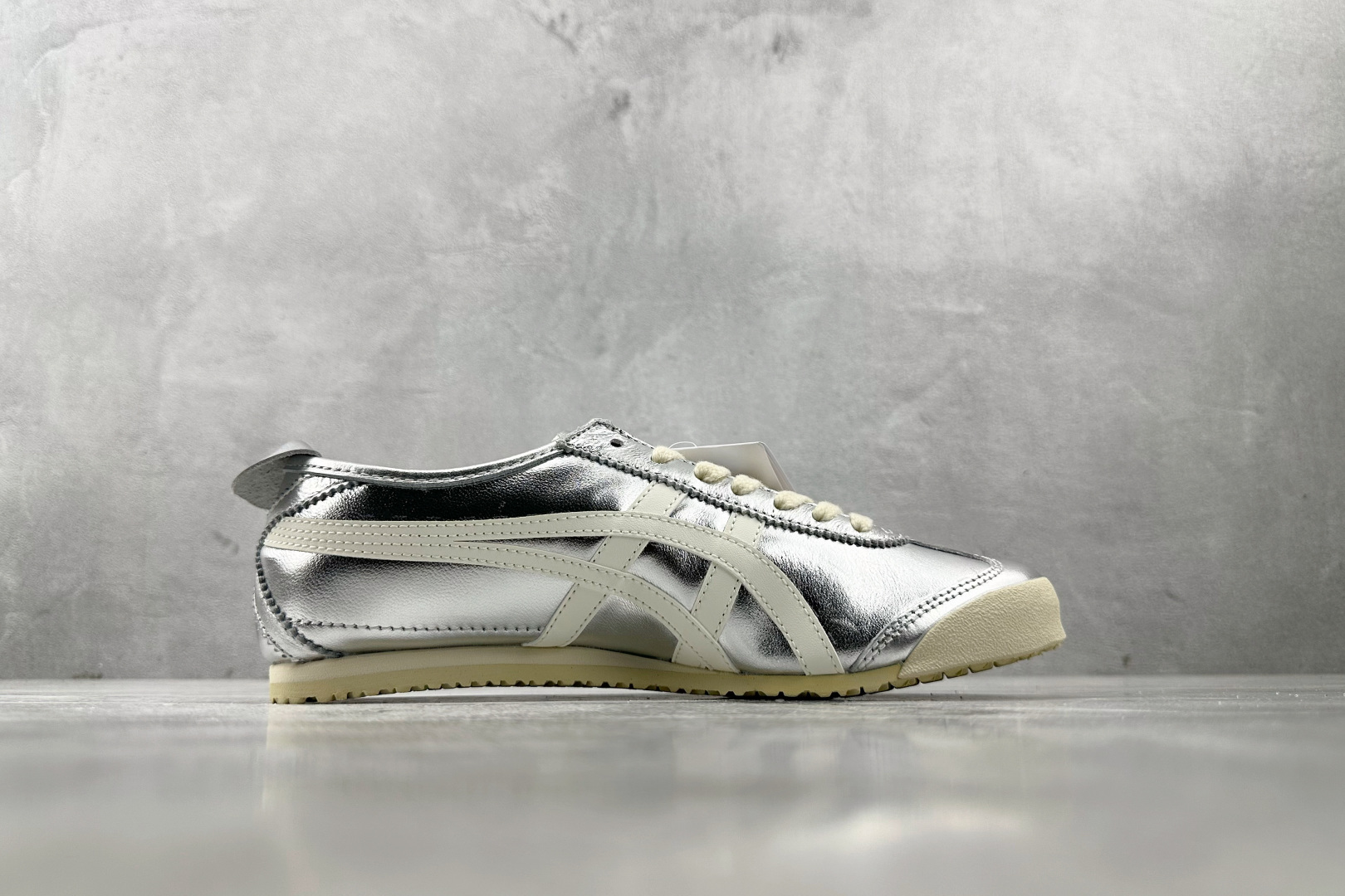 Onitsuka Tiger鬼塚虎 MEXICO 66 银色 1183B566-021