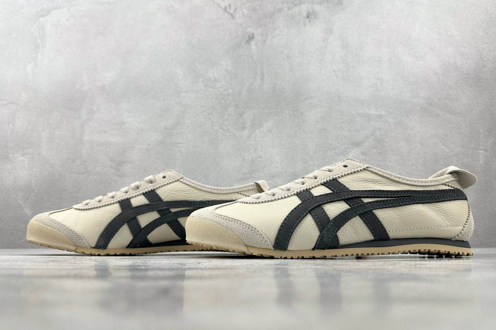 Onitsuka Tiger鬼塚虎 MEXICO 66 奶白炭灰 D2J4L-0297 Onitsuka Tiger鬼塚虎 MEXICO 66 奶白炭灰 D2J4L-0297