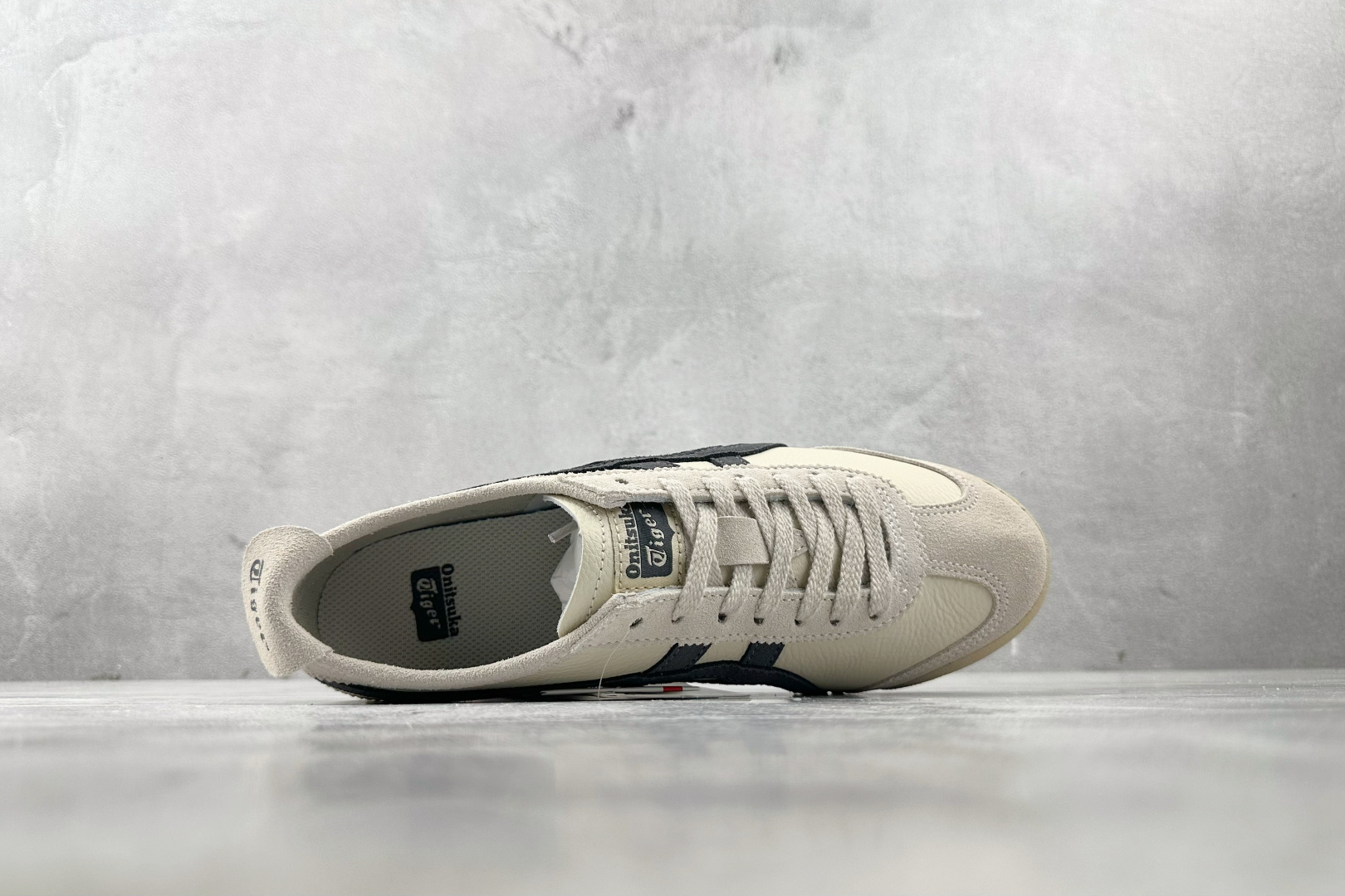 Onitsuka Tiger鬼塚虎 MEXICO 66 奶白炭灰 D2J4L-0297 Onitsuka Tiger鬼塚虎 MEXICO 66 奶白炭灰 D2J4L-0297