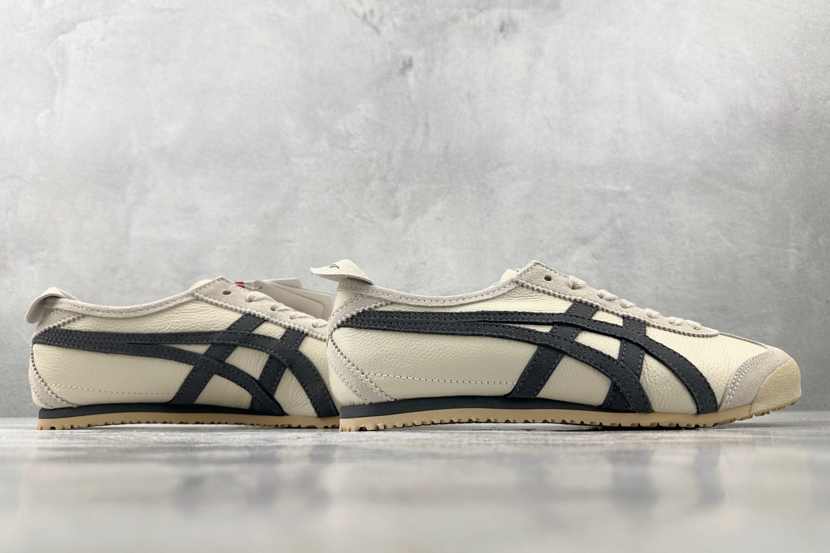 Onitsuka Tiger鬼塚虎 MEXICO 66 奶白炭灰 D2J4L-0297 Onitsuka Tiger鬼塚虎 MEXICO 66 奶白炭灰 D2J4L-0297