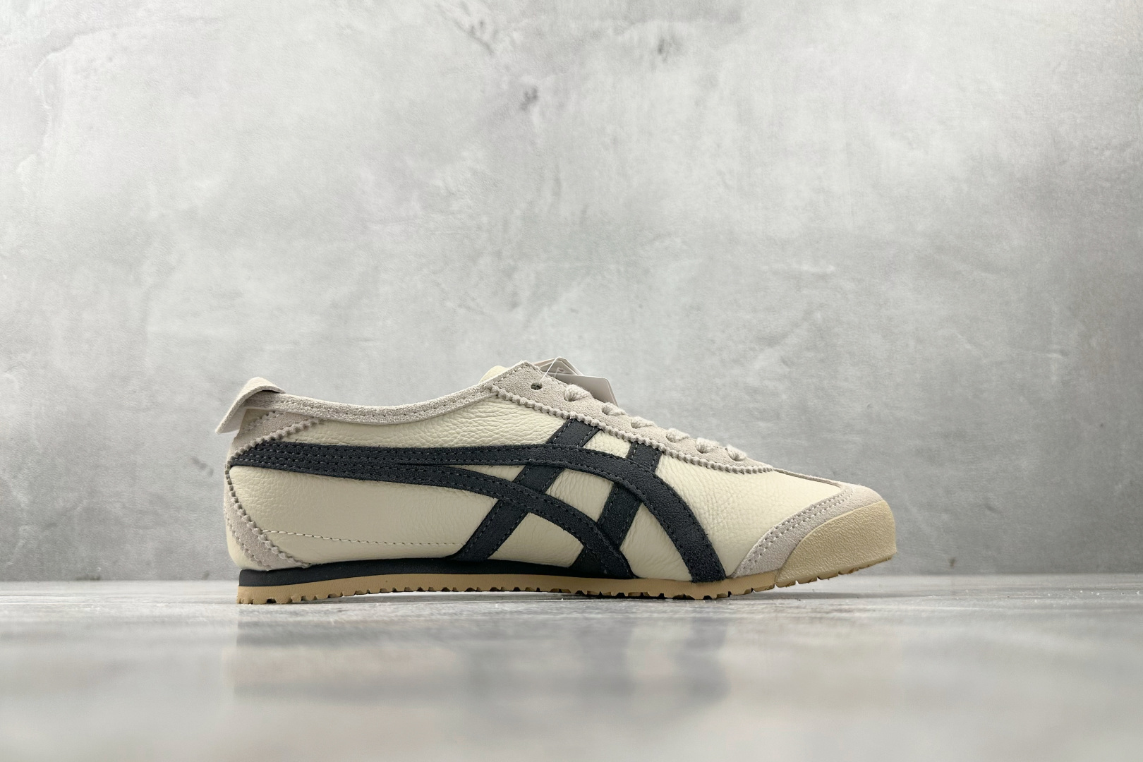 Onitsuka Tiger鬼塚虎 MEXICO 66 奶白炭灰 D2J4L-0297 Onitsuka Tiger鬼塚虎 MEXICO 66 奶白炭灰 D2J4L-0297