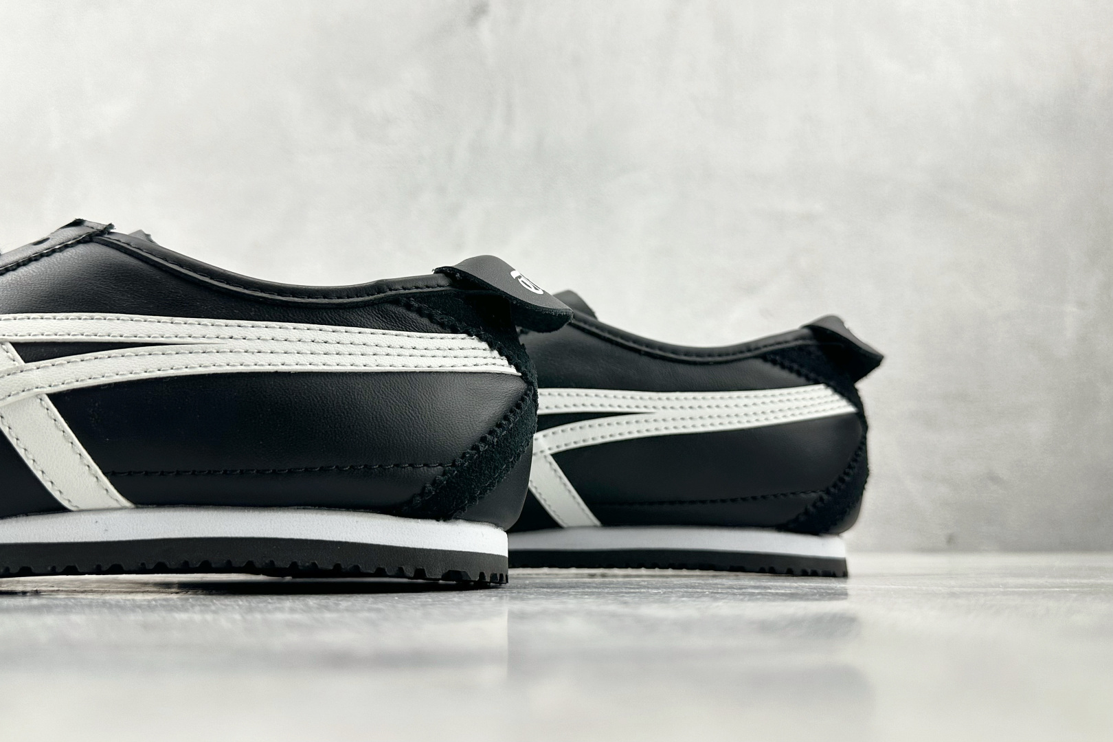 
版型 用料 细节 清洁度  公司级别 可对比同价位 
Onitsuka Tiger鬼塚虎 MEXICO