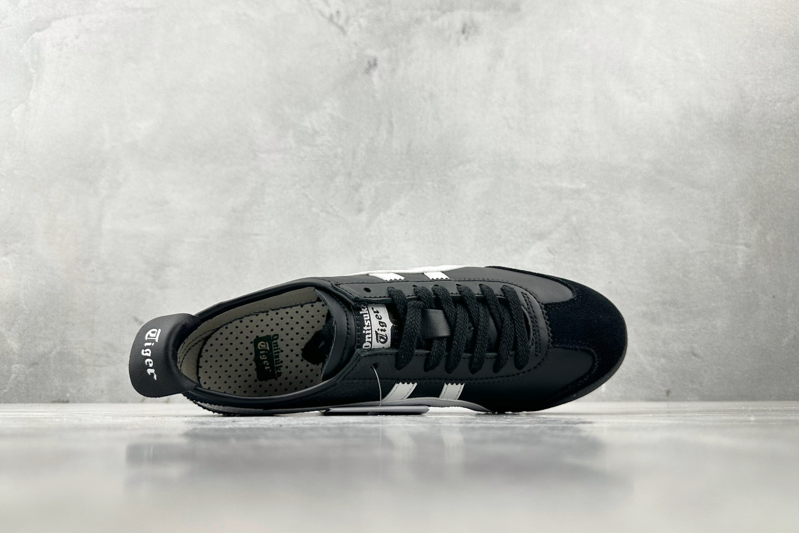 
版型 用料 细节 清洁度  公司级别 可对比同价位 
Onitsuka Tiger鬼塚虎 MEXICO