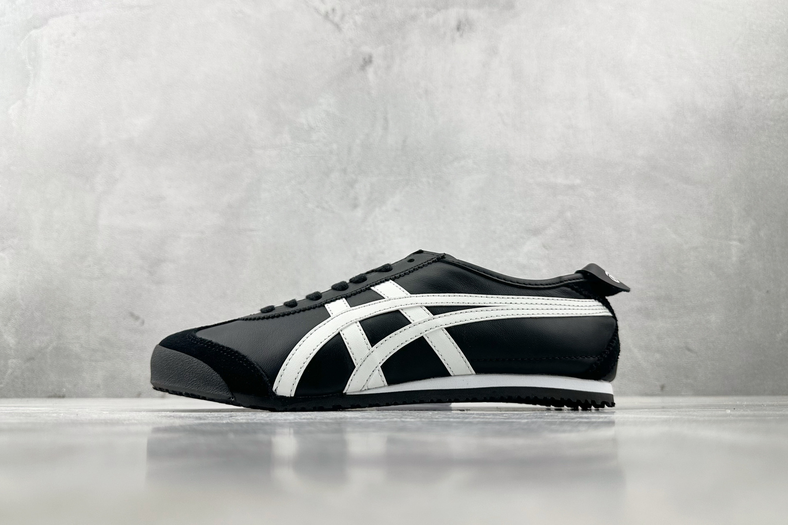 
版型 用料 细节 清洁度  公司级别 可对比同价位 
Onitsuka Tiger鬼塚虎 MEXICO