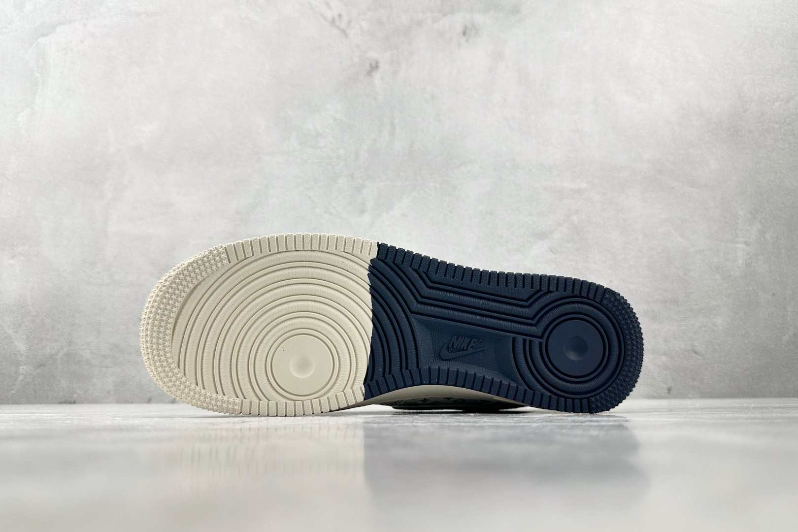 260 Nike Air Force 1'07 LV 联名 米白蓝 YX5066-342-Chinese UA Cheap High Quatity Brand Clothes Bags handbags Sneakers wholesale wholesaler seller from China Factory suppliers Fashion Clothing Shoes best Quality Beautiful Price 260 Nike Air Force 1'07 LV 联名 米白蓝 YX5066-342