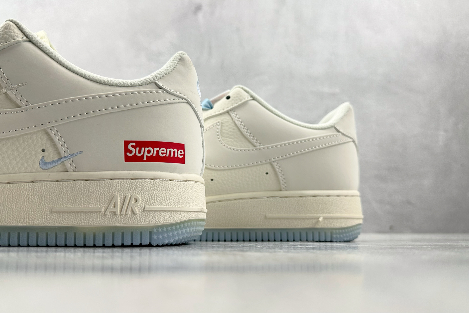 260 Nike Air Force 1'07 Supreme 联名 米白蓝 XX3168-179-Chinese UA Cheap High Quatity Brand Clothes Bags handbags Sneakers wholesale wholesaler seller from China Factory suppliers Fashion Clothing Shoes best Quality Beautiful Price 260 Nike Air Force 1'07 Supreme 联名 米白蓝 XX3168-179