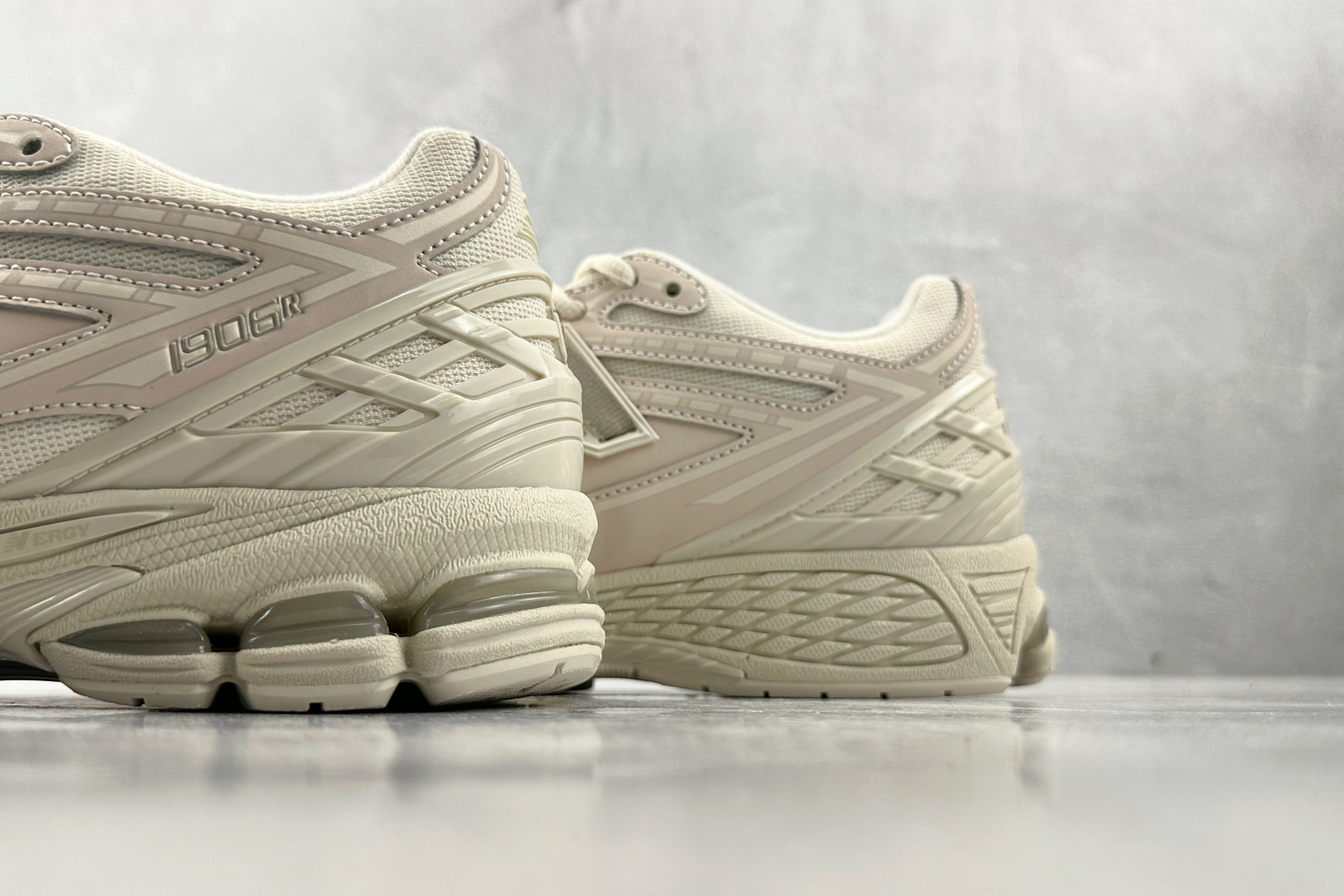 大厂出品 New Balance NB 1906R 浅米色 U1906RLI 大厂出品 New Balance NB 1906R 浅米色 U1906RLI