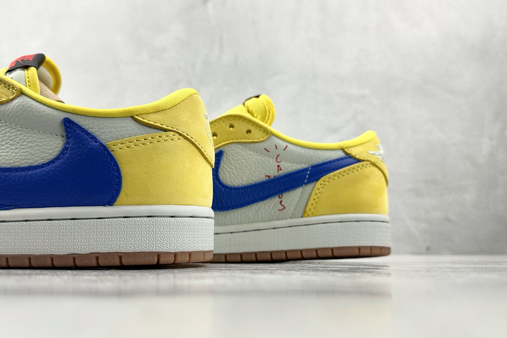 360 Travis Scott × Jordan Air Jordan 1 倒钩 7.0 Low Canary Yellow 联名款 金丝雀黄 蓝色 DZ4137-700