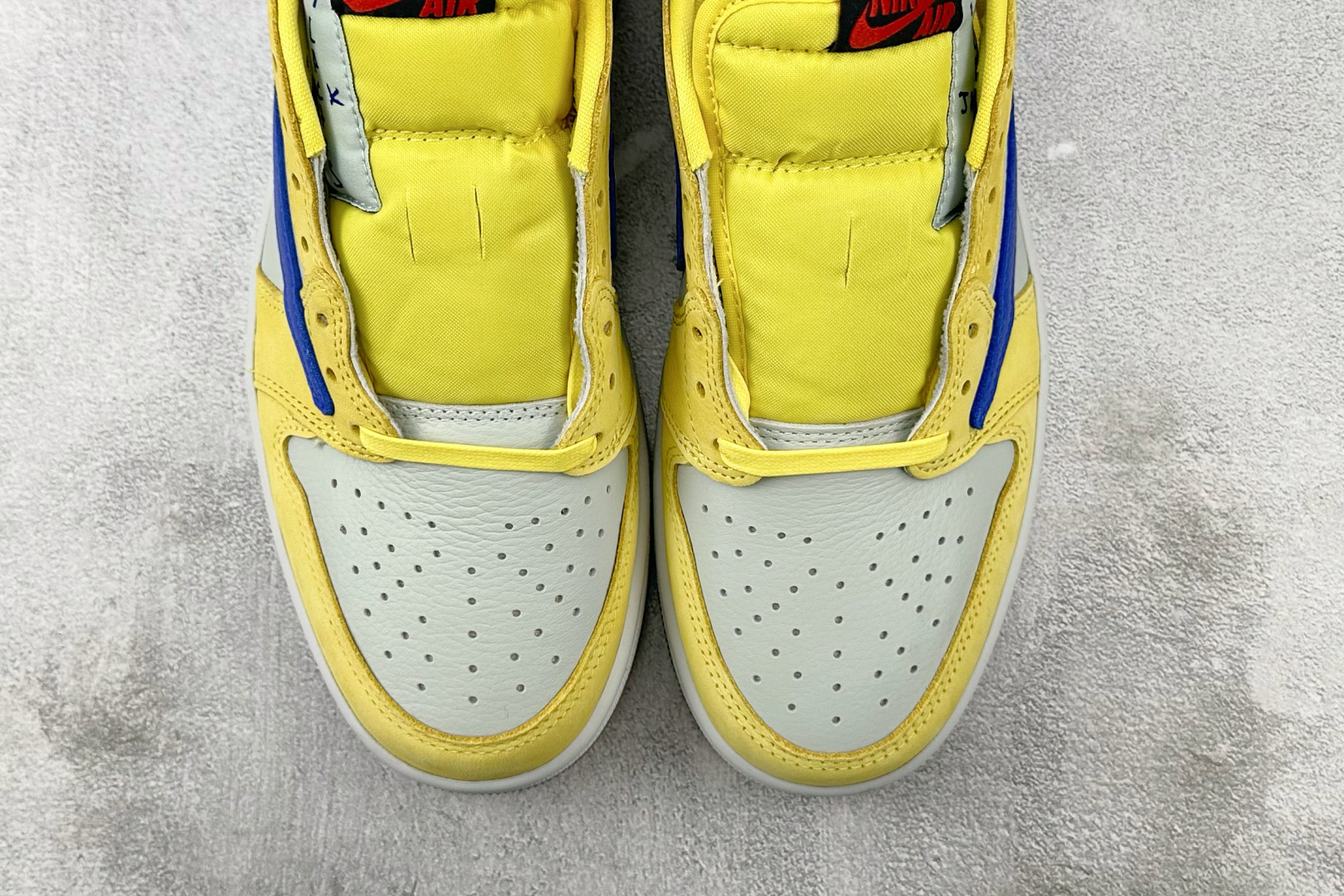 360 Travis Scott × Jordan Air Jordan 1 倒钩 7.0 Low Canary Yellow 联名款 金丝雀黄 蓝色 DZ4137-700