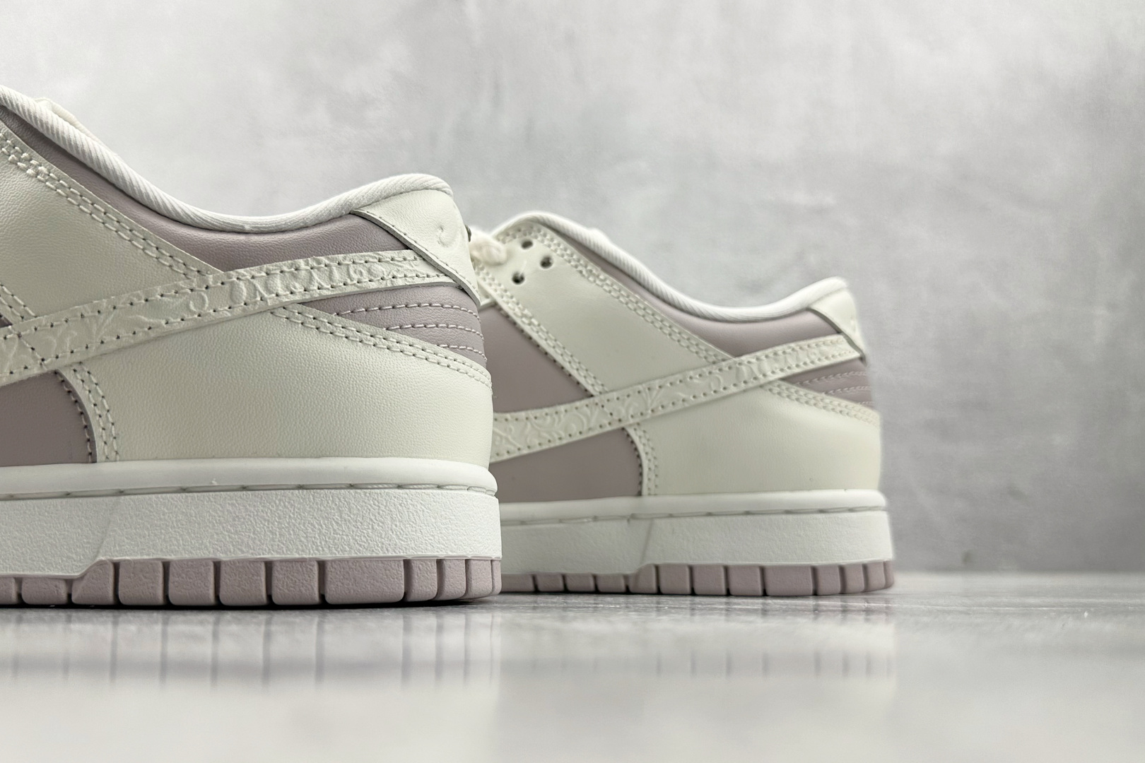 特价 
Nike Dunk Low 灰色

货号：IH0639-011
尺码：35.5 36 36.5 