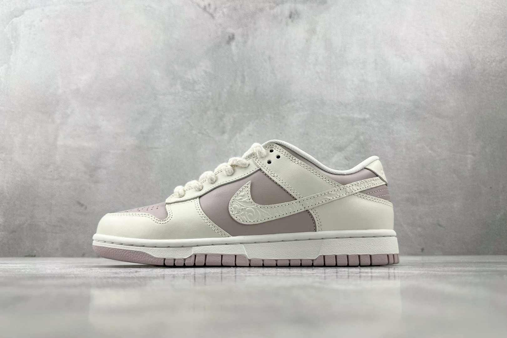 特价 
Nike Dunk Low 灰色

货号：IH0639-011
尺码：35.5 36 36.5 