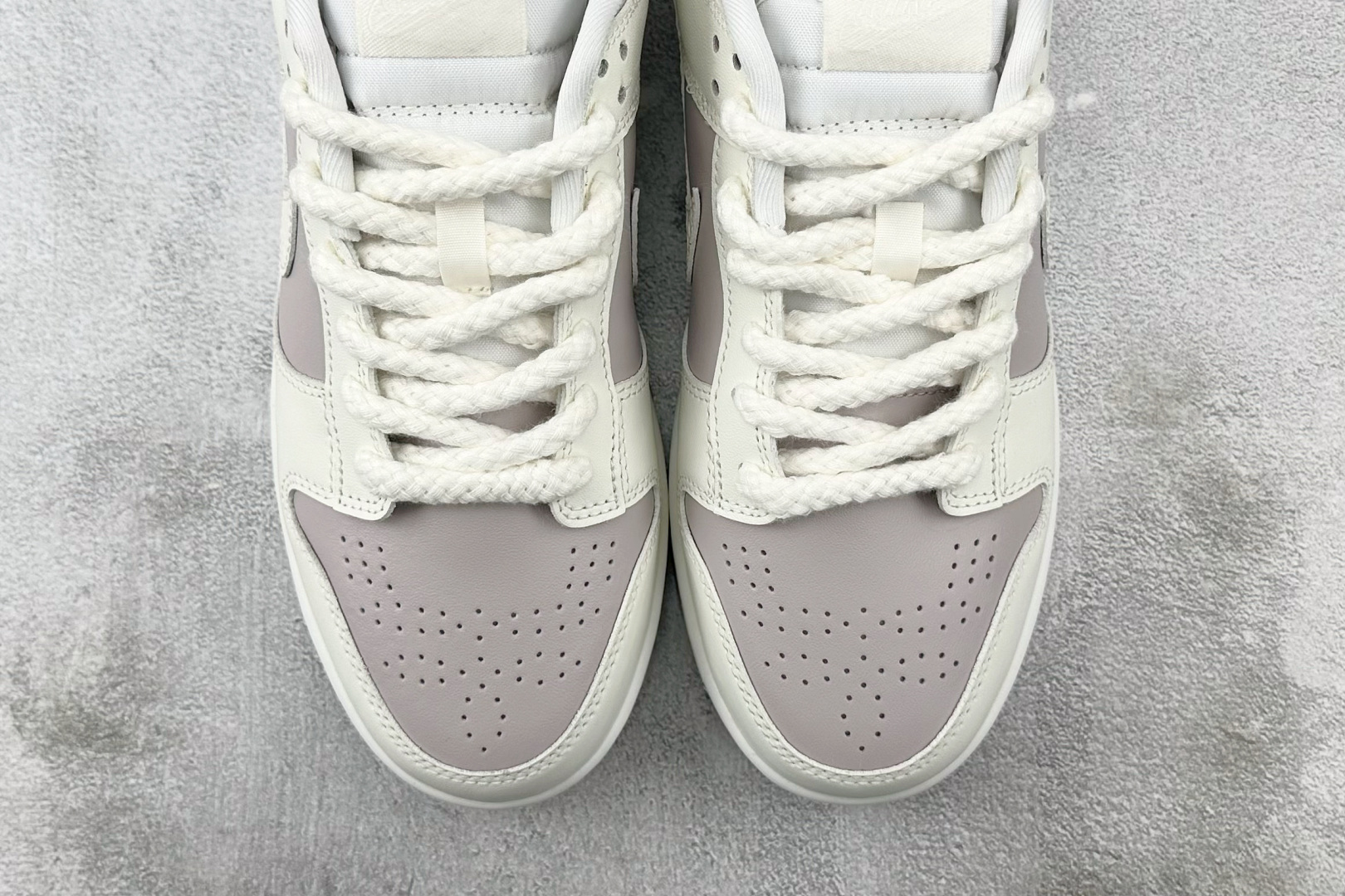 特价 
Nike Dunk Low 灰色

货号：IH0639-011
尺码：35.5 36 36.5 