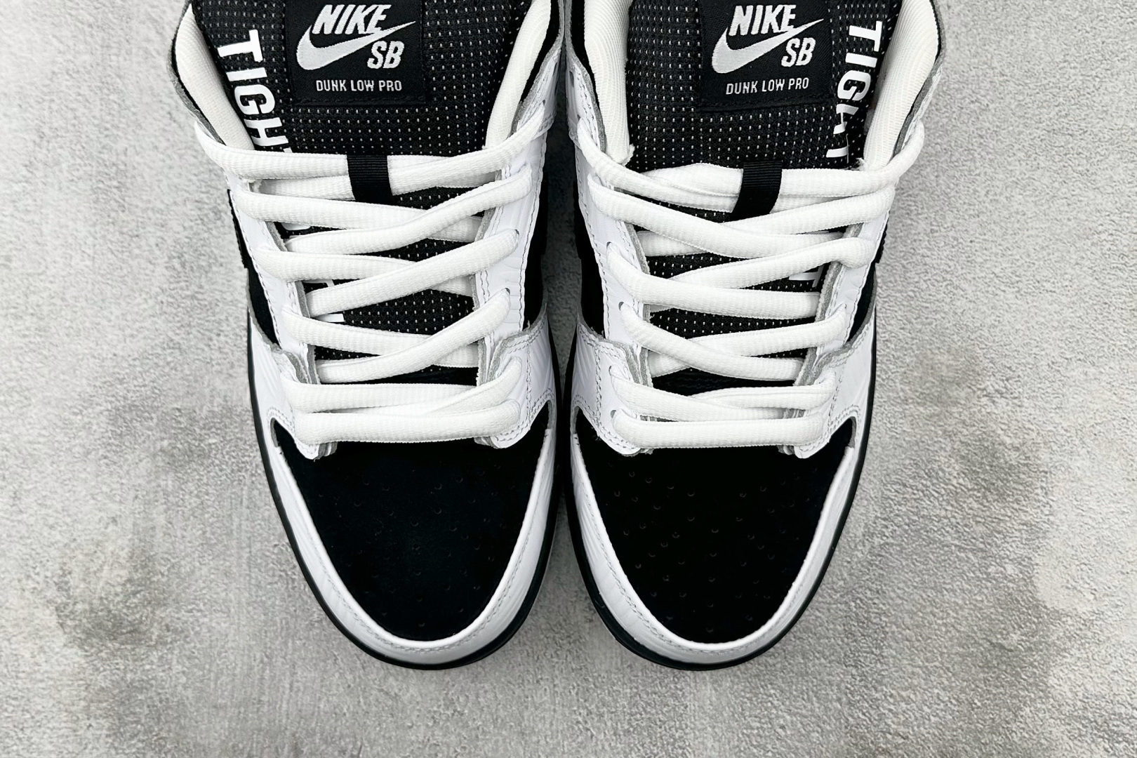 360 TIGHTBOOTH x Nike Dunk SB Low黑白 FD2629-100-Chinese UA Cheap High Quatity Brand Clothes Bags handbags Sneakers wholesale wholesaler seller from China Factory suppliers Fashion Clothing Shoes best Quality Beautiful Price 360 TIGHTBOOTH x Nike Dunk SB Low黑白 FD2629-100