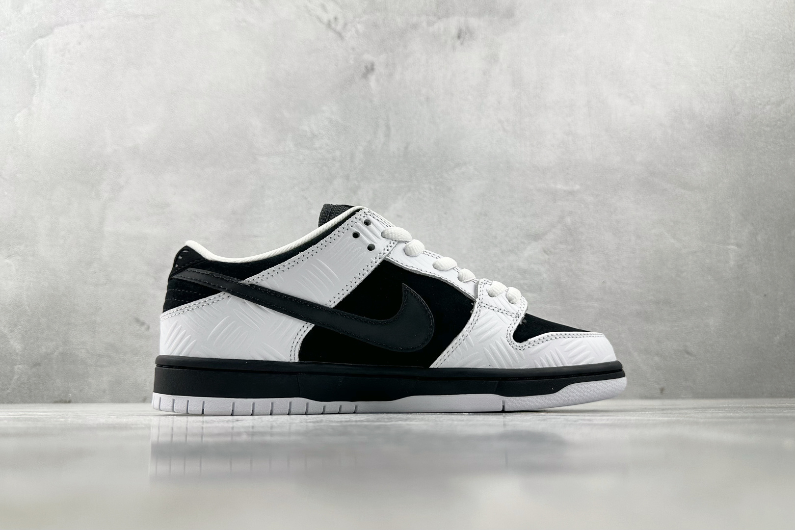 360 TIGHTBOOTH x Nike Dunk SB Low黑白 FD2629-100-Chinese UA Cheap High Quatity Brand Clothes Bags handbags Sneakers wholesale wholesaler seller from China Factory suppliers Fashion Clothing Shoes best Quality Beautiful Price 360 TIGHTBOOTH x Nike Dunk SB Low黑白 FD2629-100