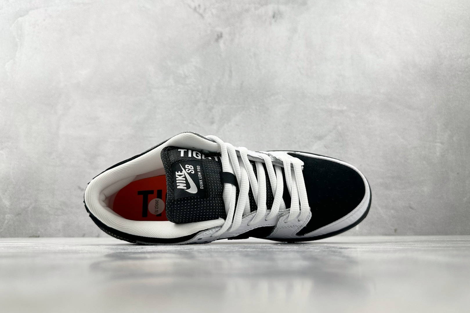 360 TIGHTBOOTH x Nike Dunk SB Low黑白 FD2629-100-Chinese UA Cheap High Quatity Brand Clothes Bags handbags Sneakers wholesale wholesaler seller from China Factory suppliers Fashion Clothing Shoes best Quality Beautiful Price 360 TIGHTBOOTH x Nike Dunk SB Low黑白 FD2629-100