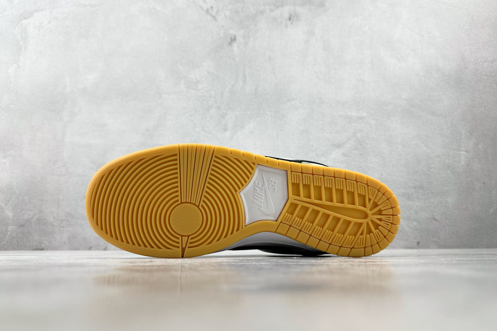 330 Nike Dunk SB pro iso ”white gum”白黑 CD2563-101-Chinese UA Cheap High Quatity Brand Clothes Bags handbags Sneakers wholesale wholesaler seller from China Factory suppliers Fashion Clothing Shoes best Quality Beautiful Price 330 Nike Dunk SB pro iso ”white gum”白黑 CD2563-101