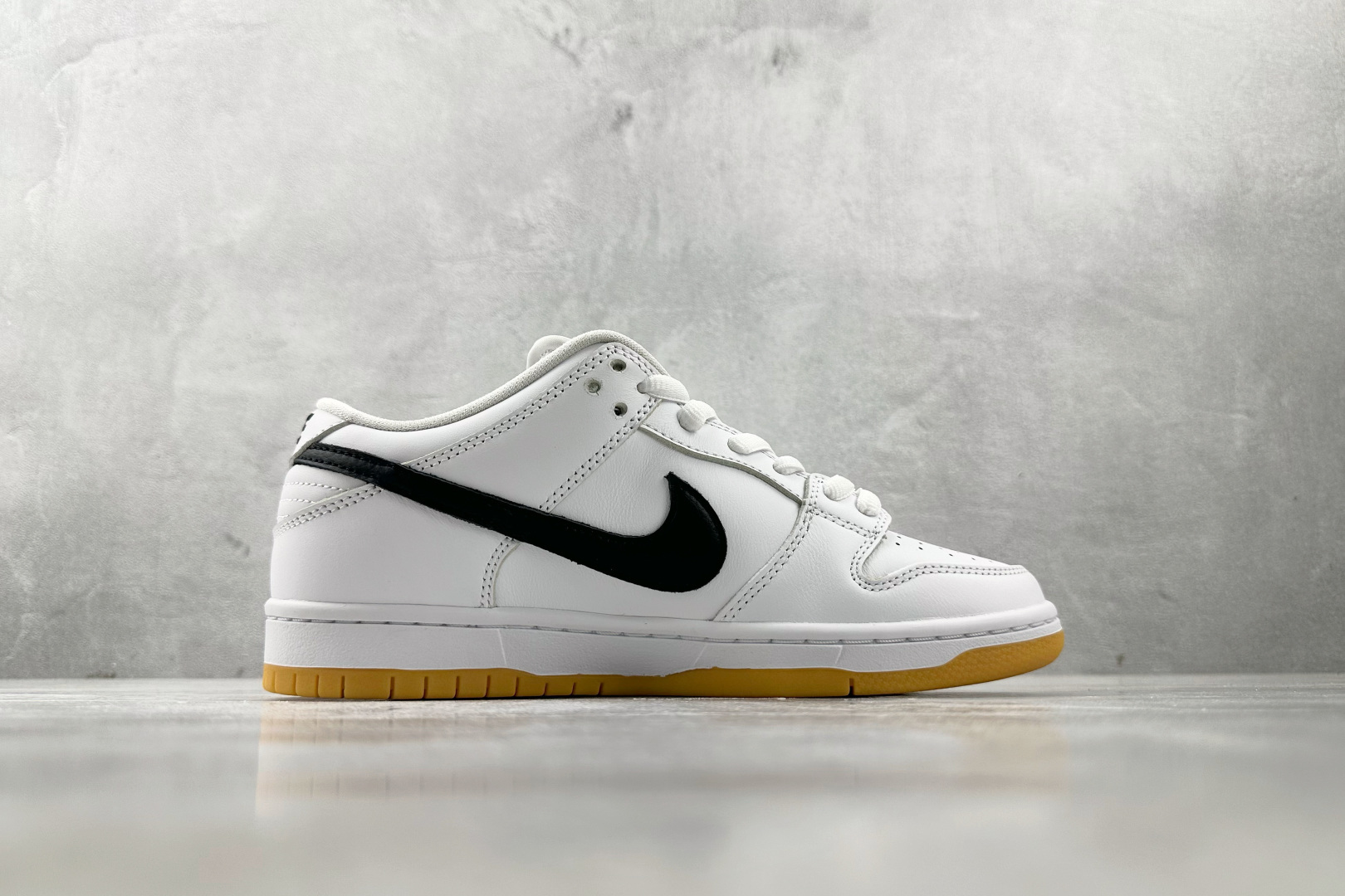 330 Nike Dunk SB pro iso ”white gum”白黑 CD2563-101-Chinese UA Cheap High Quatity Brand Clothes Bags handbags Sneakers wholesale wholesaler seller from China Factory suppliers Fashion Clothing Shoes best Quality Beautiful Price 330 Nike Dunk SB pro iso ”white gum”白黑 CD2563-101