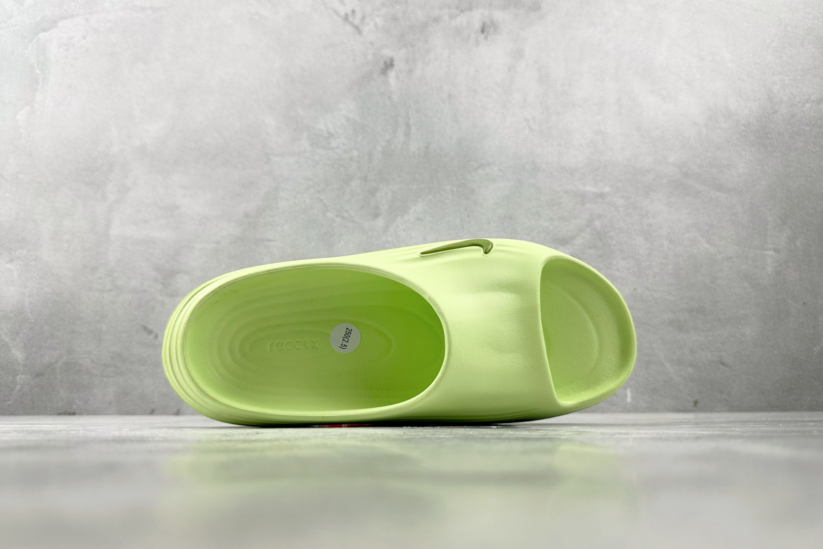 110 大厂出品 Nike ReactX Rejuven8 Slide Barely Volt绿色 HV4479-700