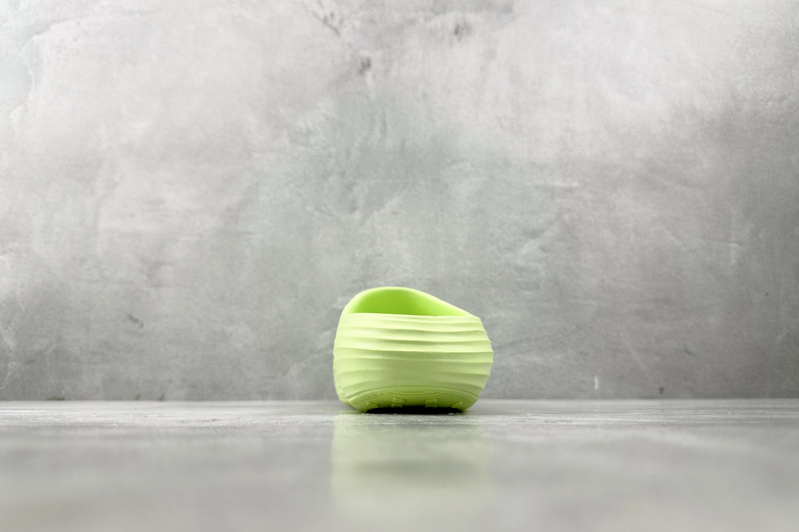 110 大厂出品 Nike ReactX Rejuven8 Slide Barely Volt绿色 HV4479-700