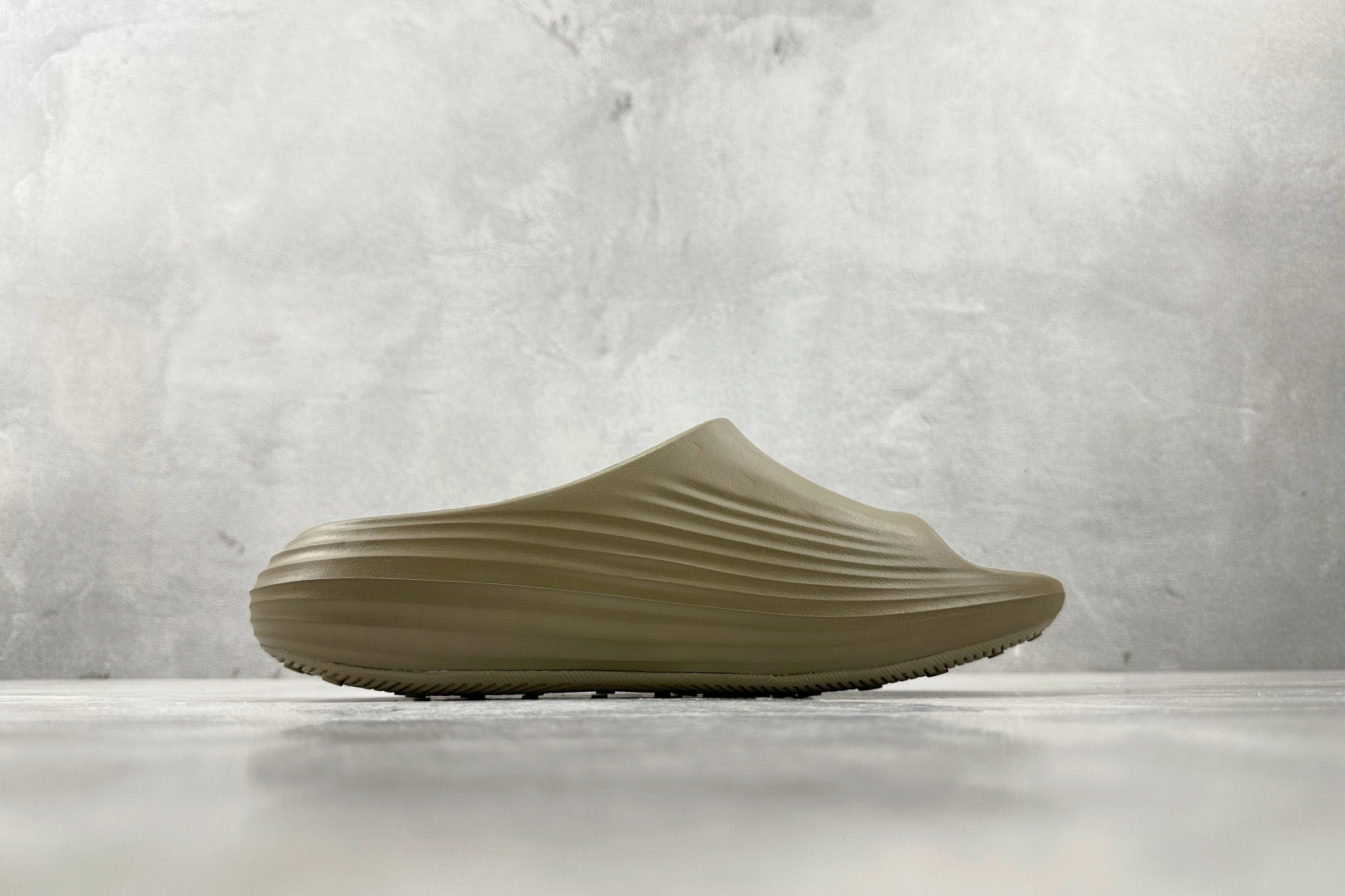 110 大厂出品 Nike ReactX Rejuven8 Slide 棕色 HV4479-200-Chinese UA Cheap High Quatity Brand Clothes Bags handbags Sneakers wholesale wholesaler seller from China Factory suppliers Fashion Clothing Shoes best Quality Beautiful Price 110 大厂出品 Nike ReactX Rejuven8 Slide 棕色 HV4479-200