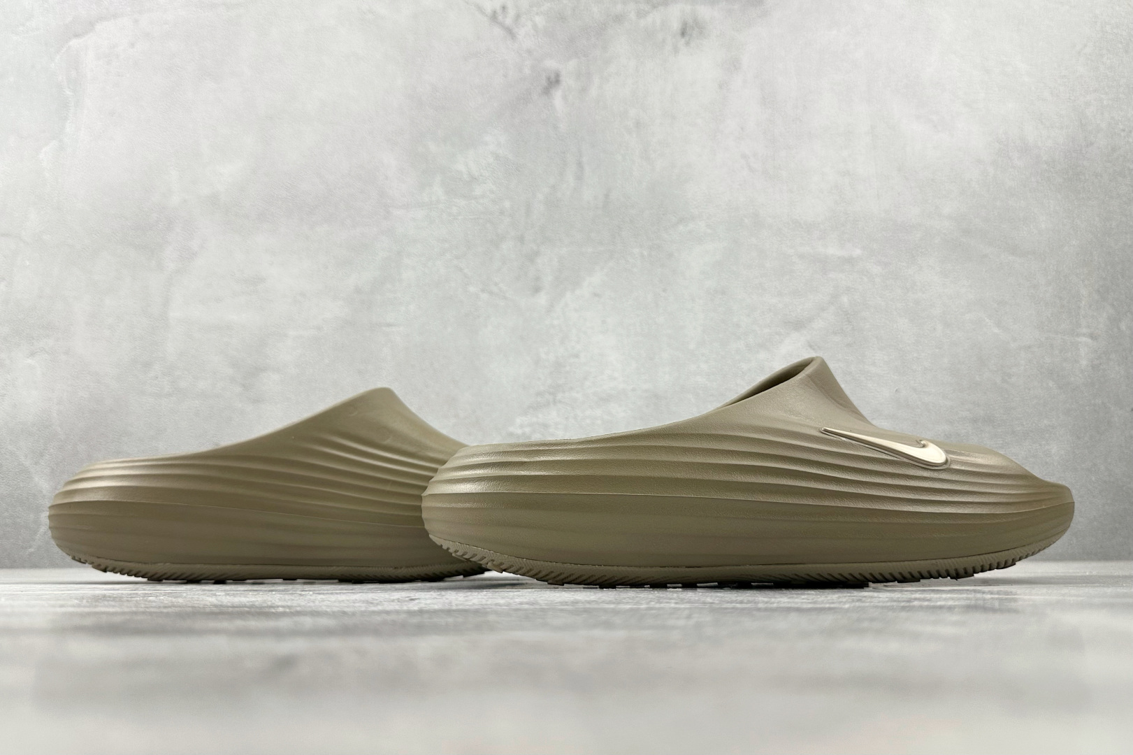 110 大厂出品 Nike ReactX Rejuven8 Slide 棕色 HV4479-200-Chinese UA Cheap High Quatity Brand Clothes Bags handbags Sneakers wholesale wholesaler seller from China Factory suppliers Fashion Clothing Shoes best Quality Beautiful Price 110 大厂出品 Nike ReactX Rejuven8 Slide 棕色 HV4479-200