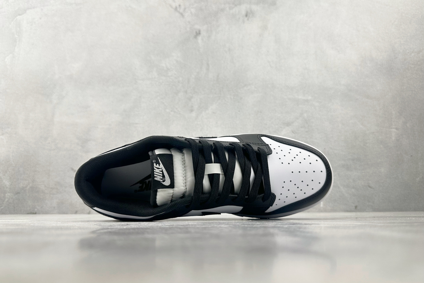 特价 
Nike Dunk LOW RETRO Panda White Black白黑

货号：HF54