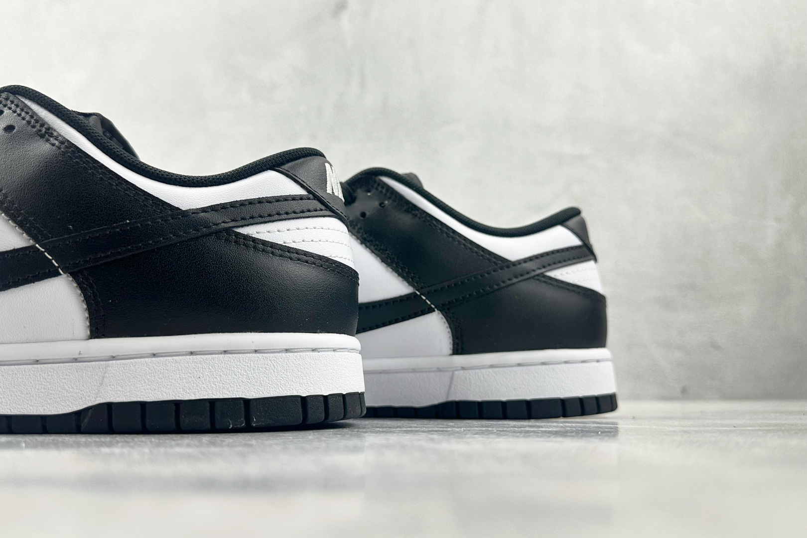 特价 
Nike Dunk LOW RETRO Panda White Black白黑

货号：HF54