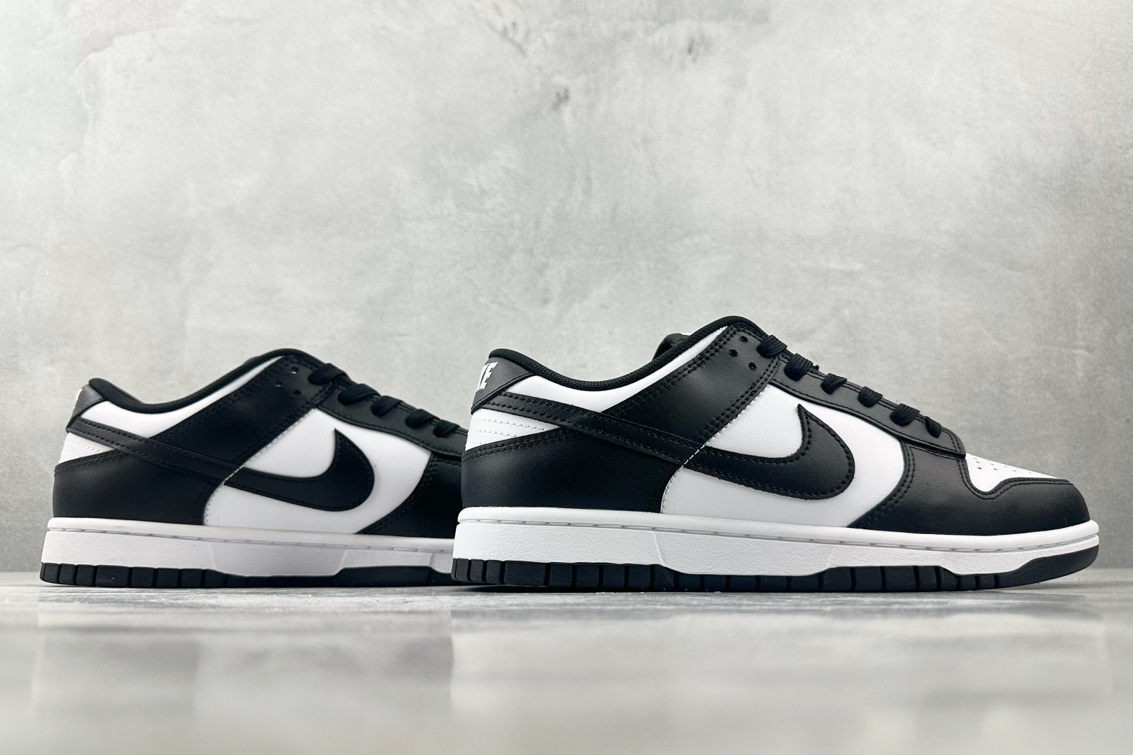 特价 
Nike Dunk LOW RETRO Panda White Black白黑

货号：HF54