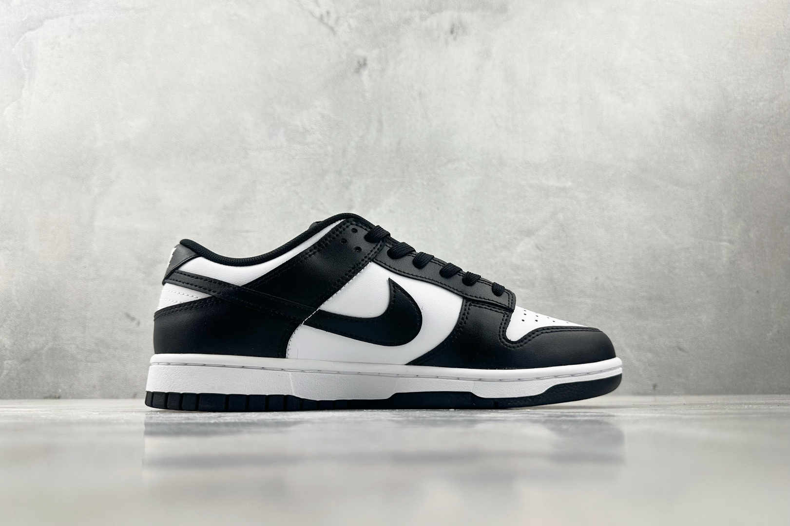 特价 
Nike Dunk LOW RETRO Panda White Black白黑

货号：HF54